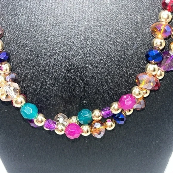 Beautiful colorful iridescent jewel tone beaded necklace and clip on earrings - Picture 5 of 14
